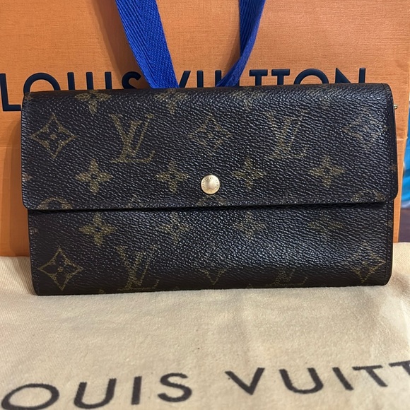 100% Authentic Louis Vuitton Monogram Sarah Long Wallet - Picture 1 of 15